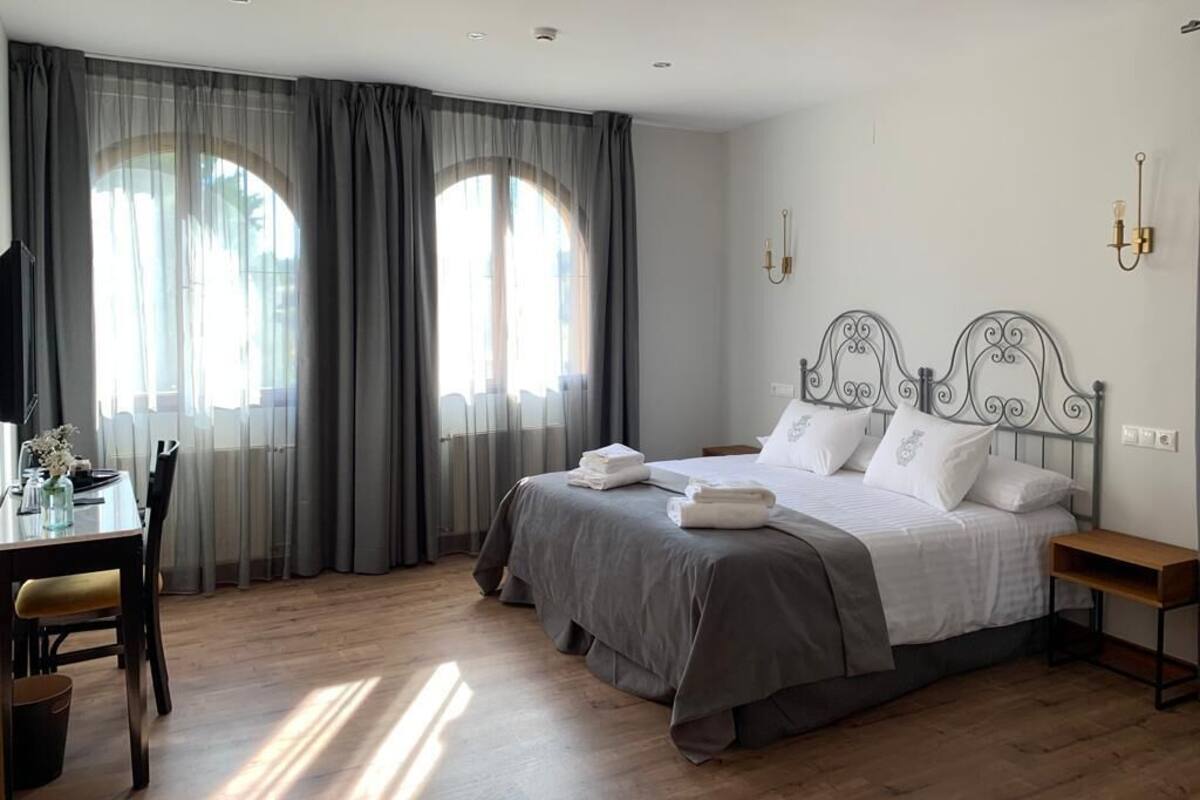 1 bedroom, premium bedding, down comforters, soundproofing