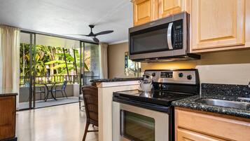 Condo, 1 Bedroom | Private kitchen
