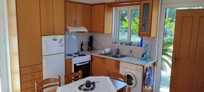 Maison Confort, 2 chambres, vue mer, en bord de plage | Cuisine privée | Four, plaque de cuisson, cafetiÚre/bouilloire, bouilloire électrique