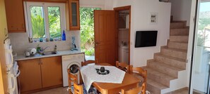 Comfort House, 2 Bedrooms, Sea View, Beachside | Private kitchen - Mili's House SeaView - Kalyves (Apokoronas)