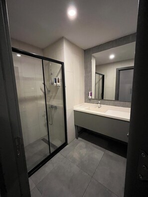 Royal Room, Multiple Beds | Bathroom | Shower, hair dryer, slippers, towels - Agora Royal Residence (Istanbul)