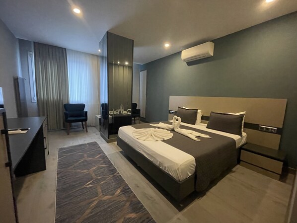 Schreibtisch, schallisolierte Zimmer, kostenloses WLAN, Bettwäsche