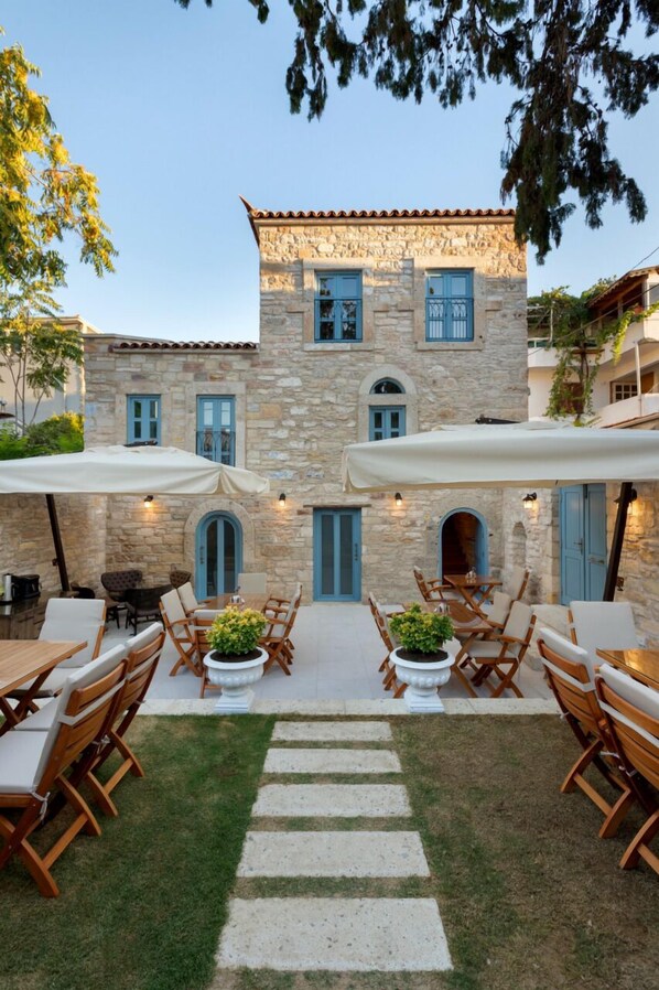 Front of property - Eflin Haus Butik Hotel (Cesme)