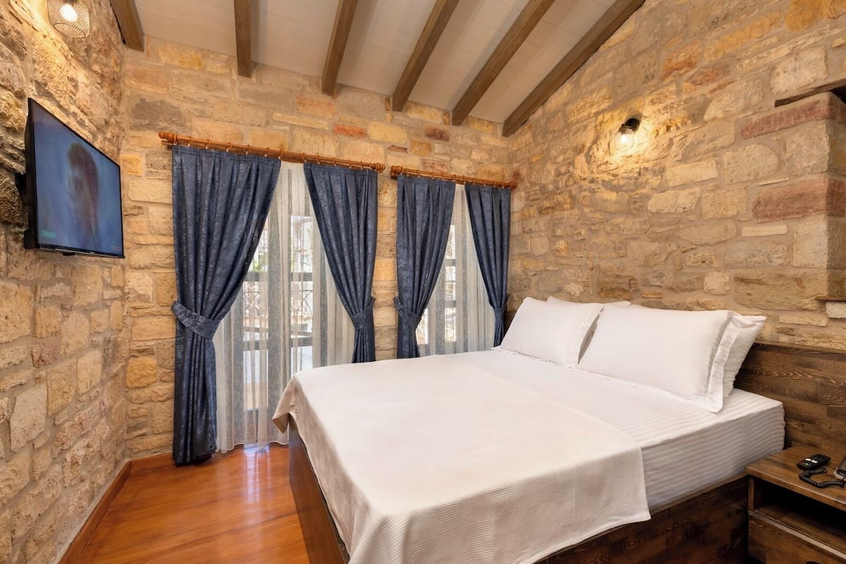 Deluxe-Zimmer, 1 Queen-Bett, Blick auf den Innenhof, zum Innenhof hin