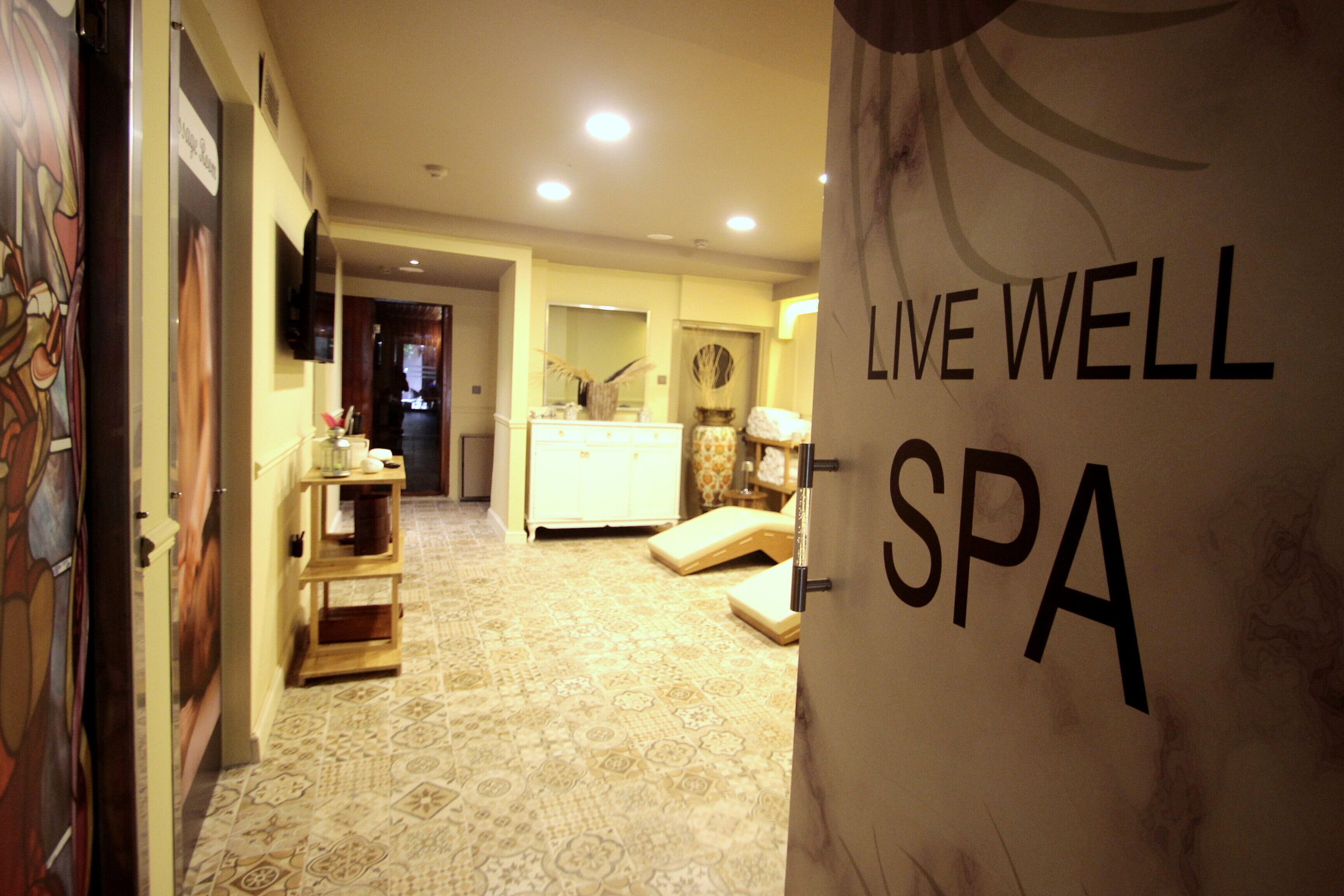 Couples treatment room(s), sauna, Turkish bath/hammam, aromatherapy