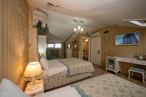 Minibar, caja de seguridad en la habitación y decoración personalizada