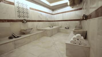 Couples treatment room(s), sauna, Turkish bath/hammam, aromatherapy