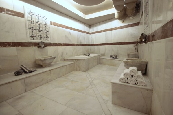 Salas de tratamiento para parejas, sauna y baño turco o hammam