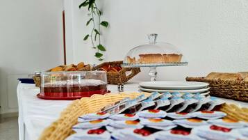 Daily buffet breakfast for a fee