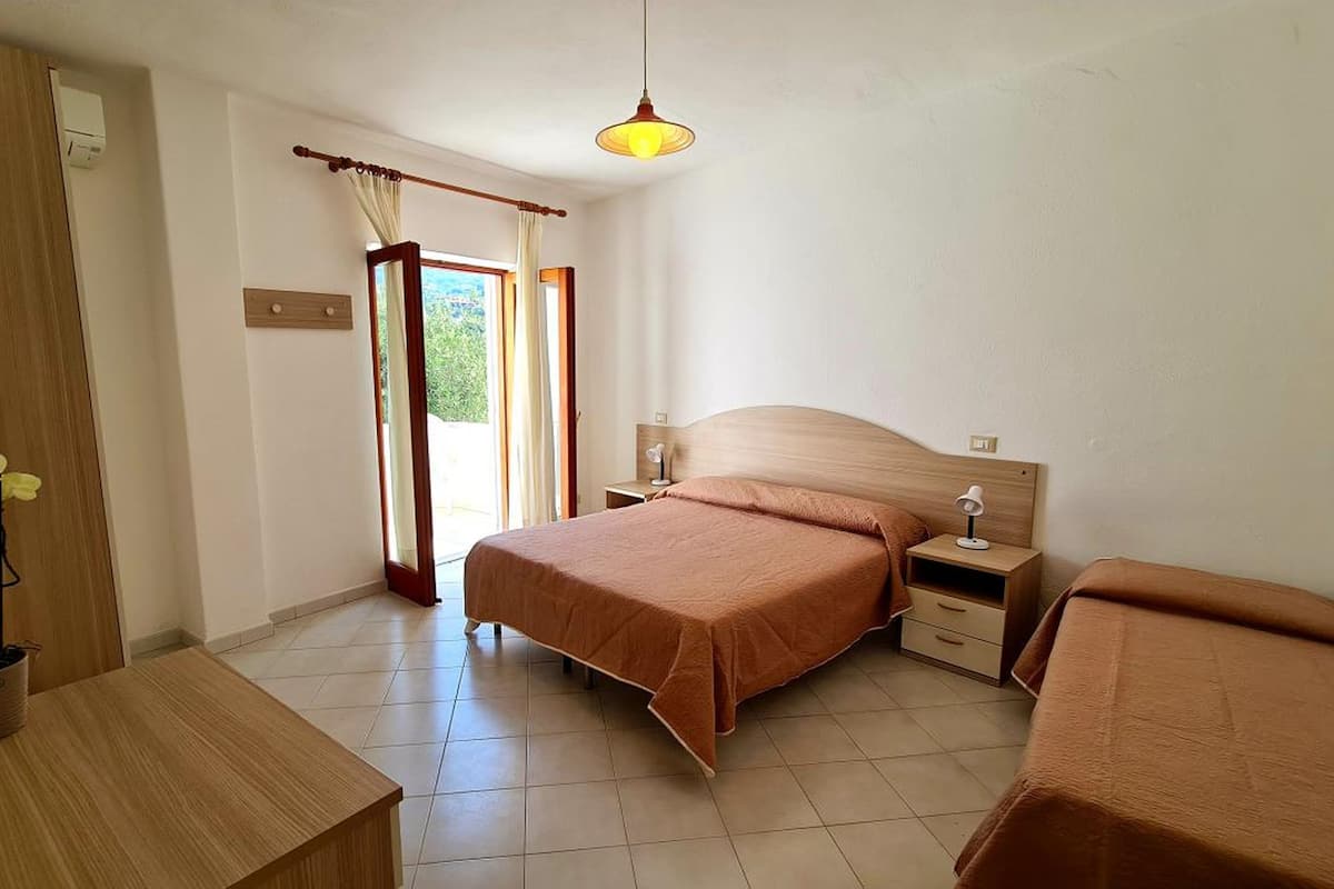 Triple Room | Minibar, free WiFi