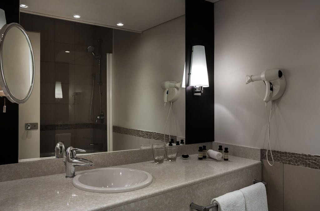 classic room, 1 king bed | bathroom | combined shower/bathtub, hair dryer, slippers, towels