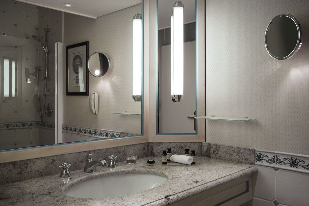 classic room, 1 king bed | bathroom | combined shower/bathtub, hair dryer, slippers, towels