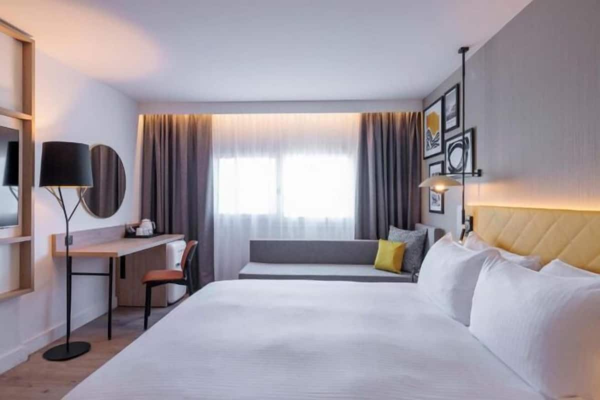 Premium bedding, minibar, in-room safe, blackout curtains