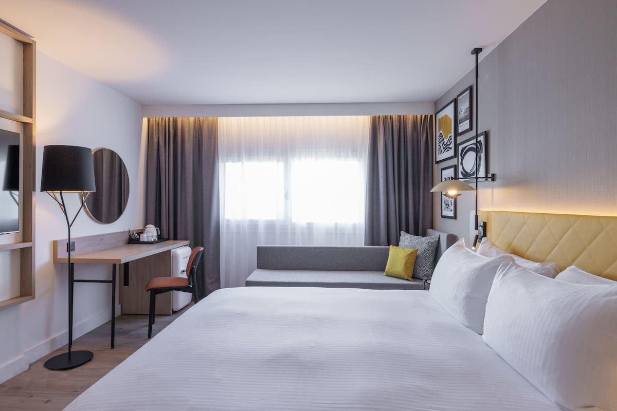 Habitación superior, 1 cama King size | Ropa de cama de alta calidad y minibar