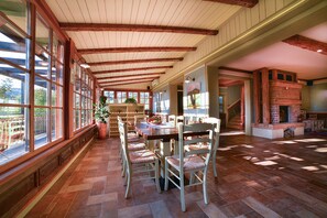 Vila (Villa Les with hot tub) | Sala de jantar