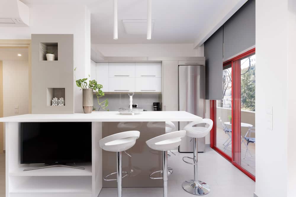 A Luxury Retreat in Corfu Town by Konnect, Two-Bedroom Apartment - Κάτω Κορακιάνα