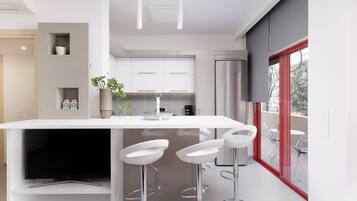 Departamento de lujo, 2 habitaciones | Cocina privada | Refrigerador con congelador, horno, parrilla de estufa y lavavajillas