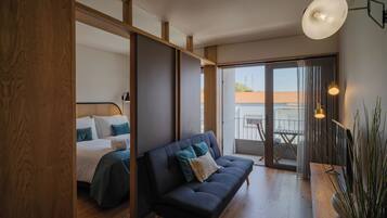 城市开间 | 高档床上用品、加厚床垫、特色装修、办公桌