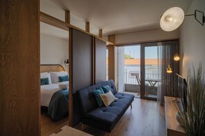 City studio | Luxe beddengoed, pillowtop-bedden, individueel gedecoreerd, een bureau