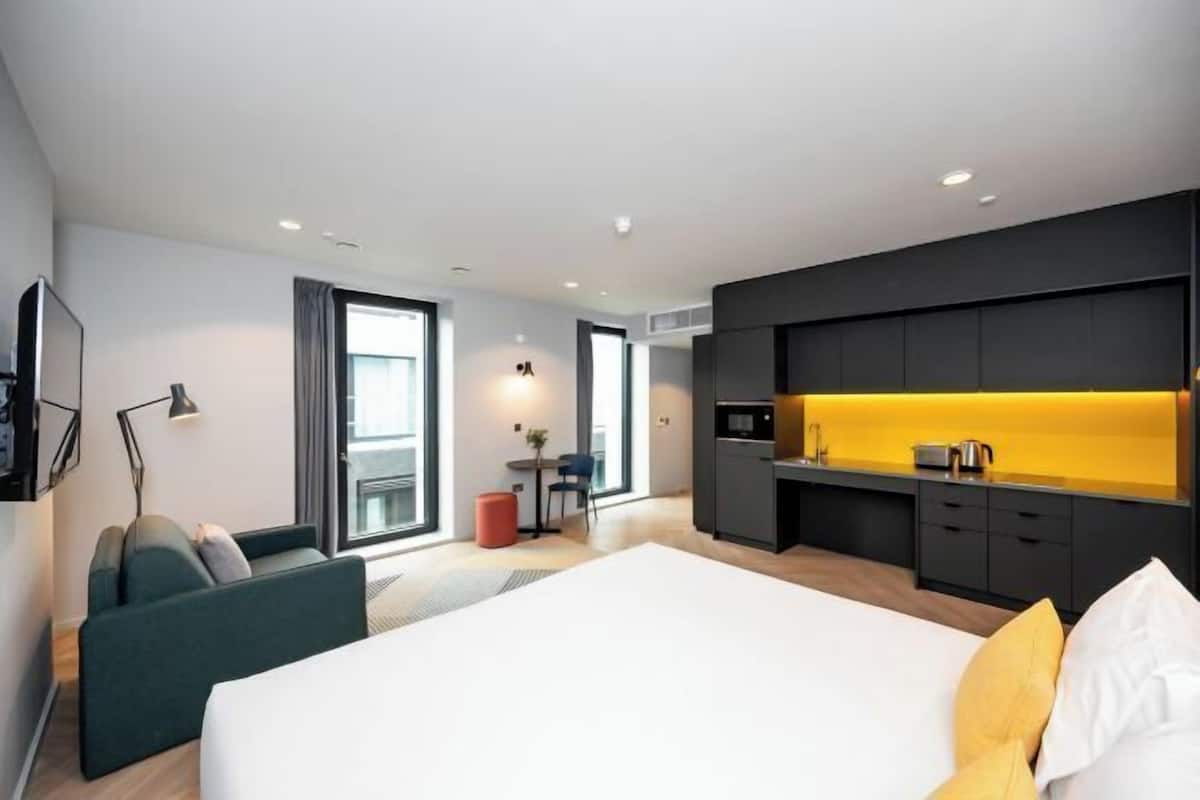 1 bedroom, in-room safe, iron/ironing board, free cribs/infant beds