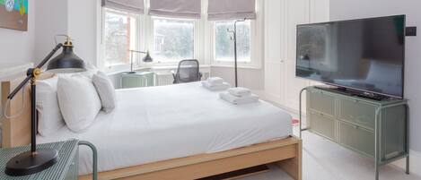 Basic Apartment, Multiple Beds