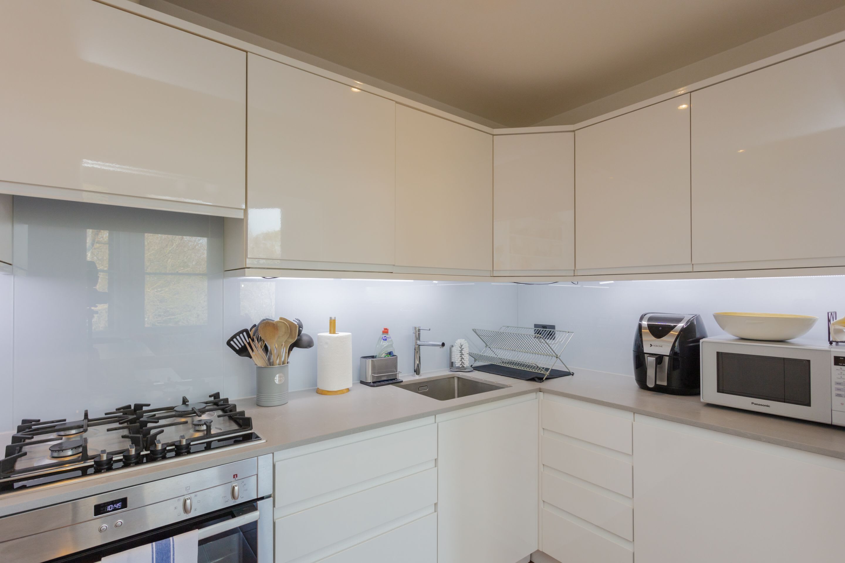 Newly Renovated 3 Bedroom Apartment in North West London