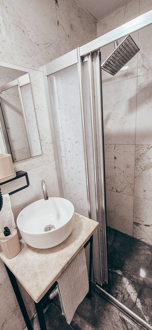 Standard Room | Bathroom | Shower, hair dryer, slippers, towels - La Luna Otel Cunda (Ayvalik)