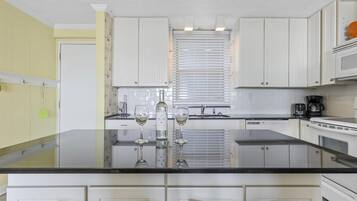 Condo, 2 Bedrooms | Private kitchen
