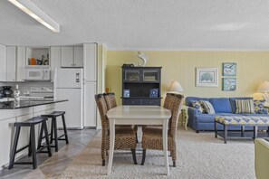 Condo, 2 habitaciones | Servicio a la habitación
