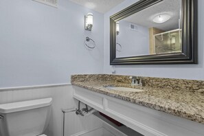 Kondominium, 2 kamar tidur | Kamar mandi | Handuk