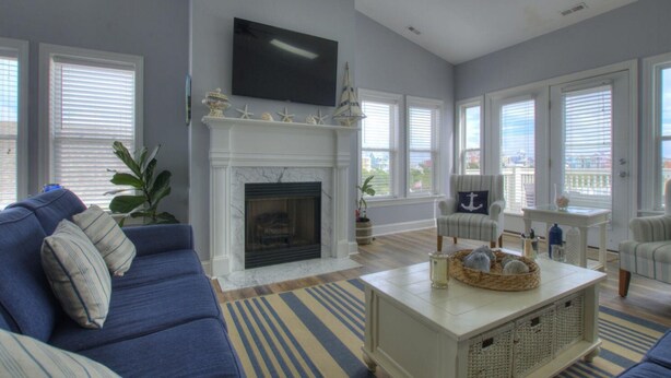 Duplex, 3 Bedrooms | Living room - Barefoot East (Atlantic Beach)