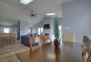Duplex, 3 Bedrooms | Dining - Barefoot East (Atlantic Beach)