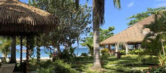 Relax In Jamaica - Enjoy 7 Miles Of White Sand Beach! 1 Bedroom Villa by RedAwning