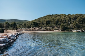 On the beach, free beach shuttle, sun-loungers, beach umbrellas