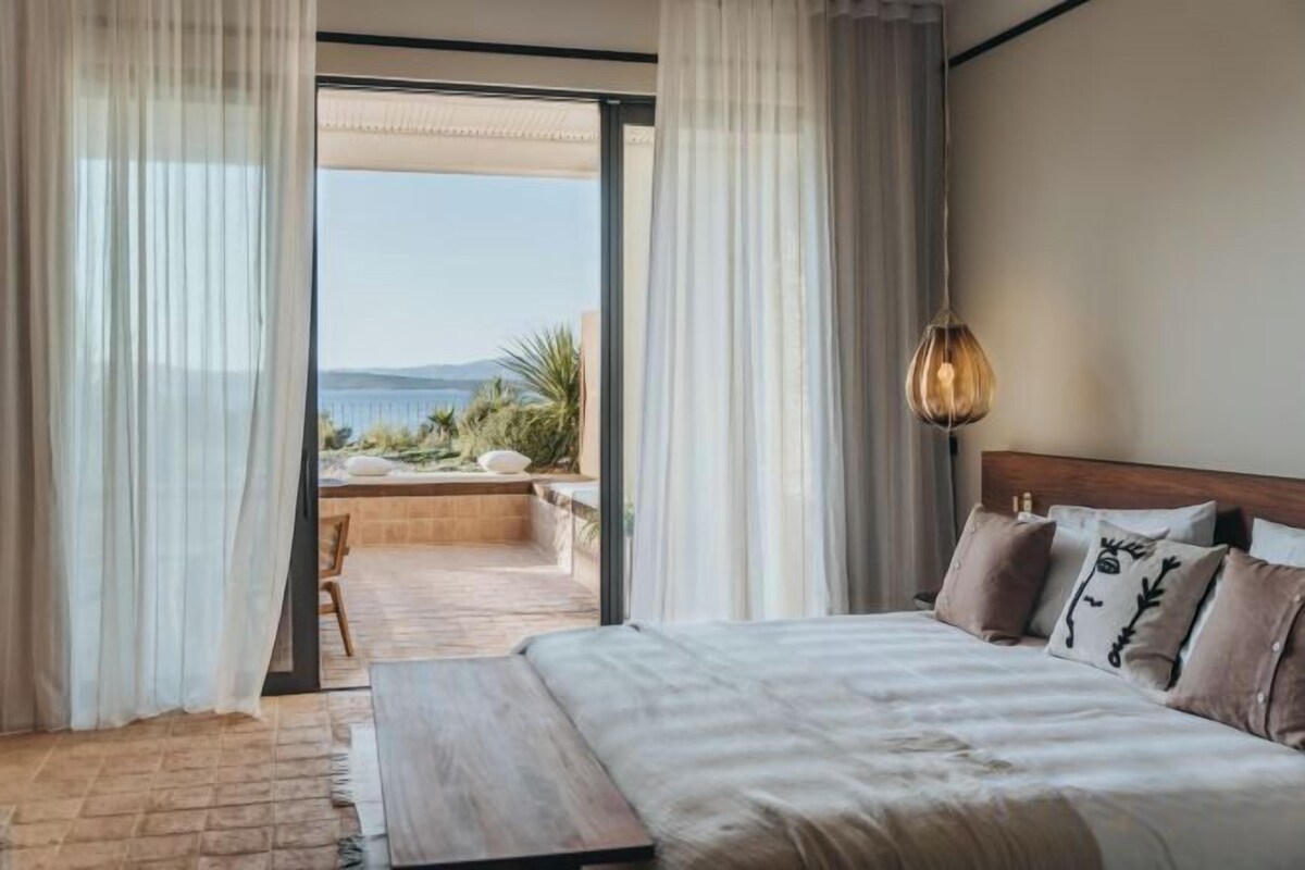 Egyptian cotton sheets, premium bedding, memory-foam beds
