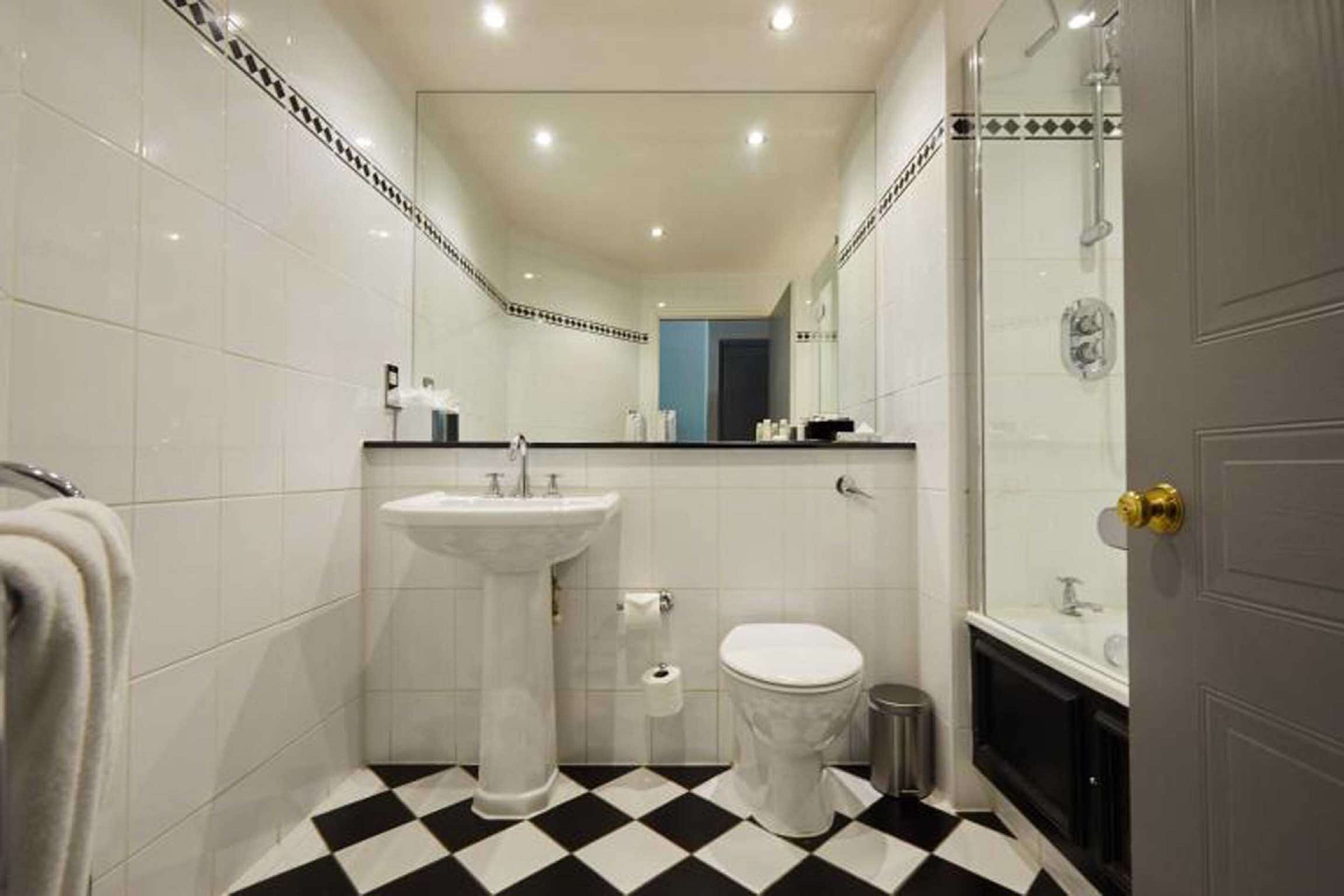 슈피리어룸, 더블침대 1개, 금연 | 욕실 | 무료 세면용품, 헤어드라이어, 타월, 비누