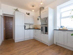 Cottage | Private kitchen | Fridge, dishwasher, electric kettle, toaster