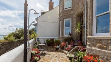 Cottage | Property grounds