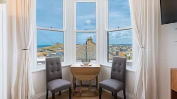 Cottage | Living area