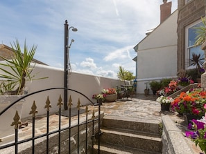 Cottage | Property grounds