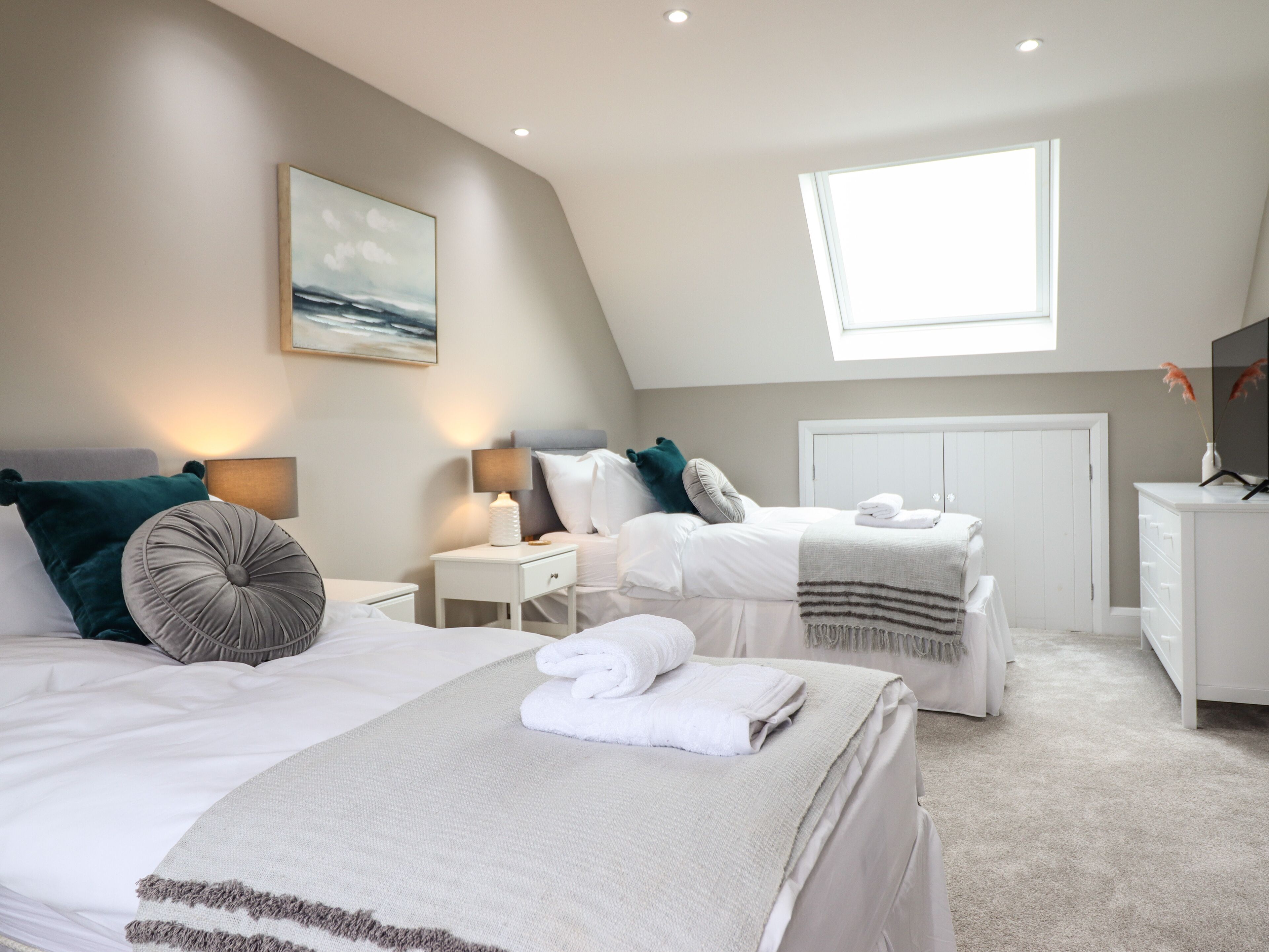 Cottage | 4 bedrooms, individually decorated, individually furnished, free WiFi