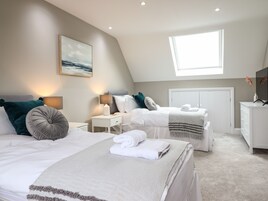 Cottage | 4 bedrooms, individually decorated, individually furnished, free WiFi