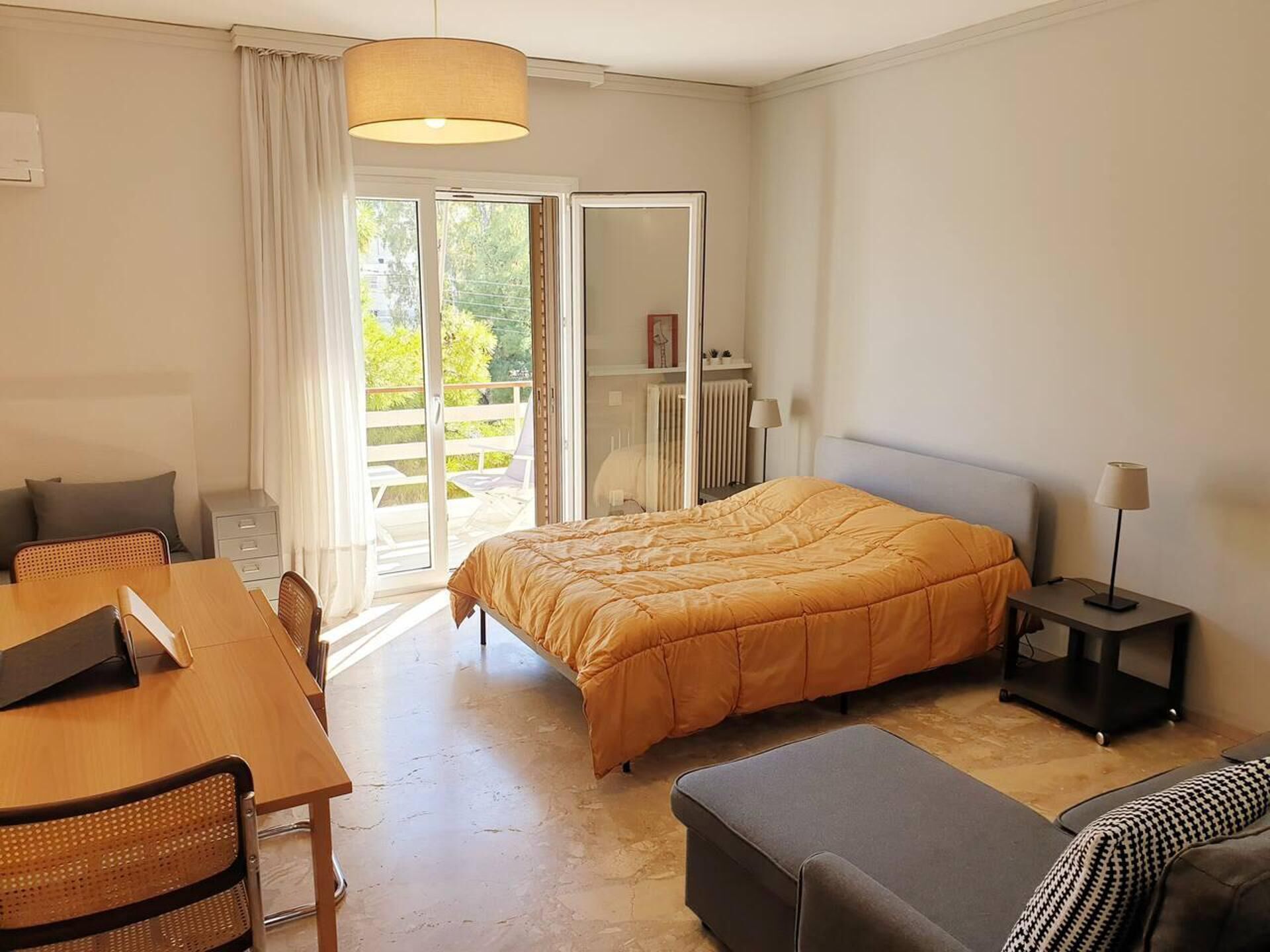 Rooftop Studio Apt Near Metro Holargos- 5 Min Walk