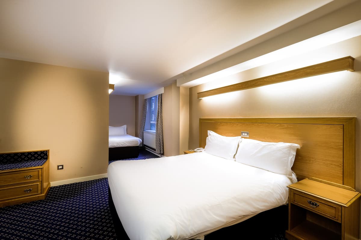 Triple Room | In-room safe, free WiFi