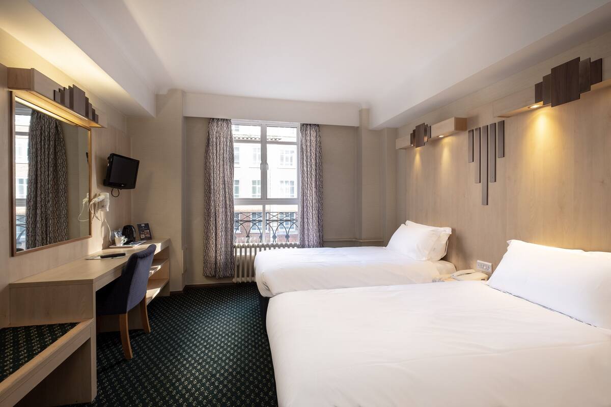 Twin Room | In-room safe, free WiFi