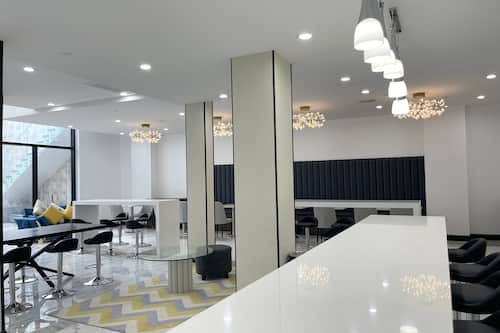 Coin salon dans le hall