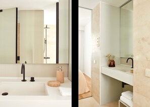 Exclusive Double Room | Bathroom | Shower, hair dryer, towels, soap