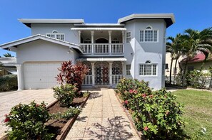 Villa | Exterior
