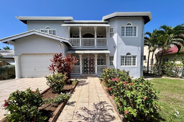 Villa | Exterior