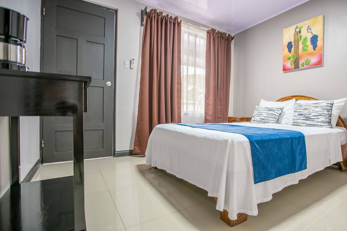 Habitación básica doble | Wifi gratis y ropa de cama